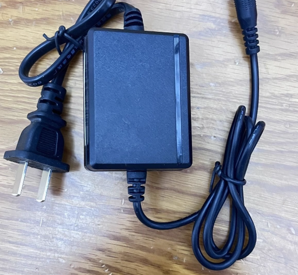 *Brand NEW*5V 1000mA AC adapter XYS-0501000CH Power Supply